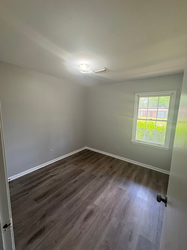 Building Photo - 320 Sultan Ct