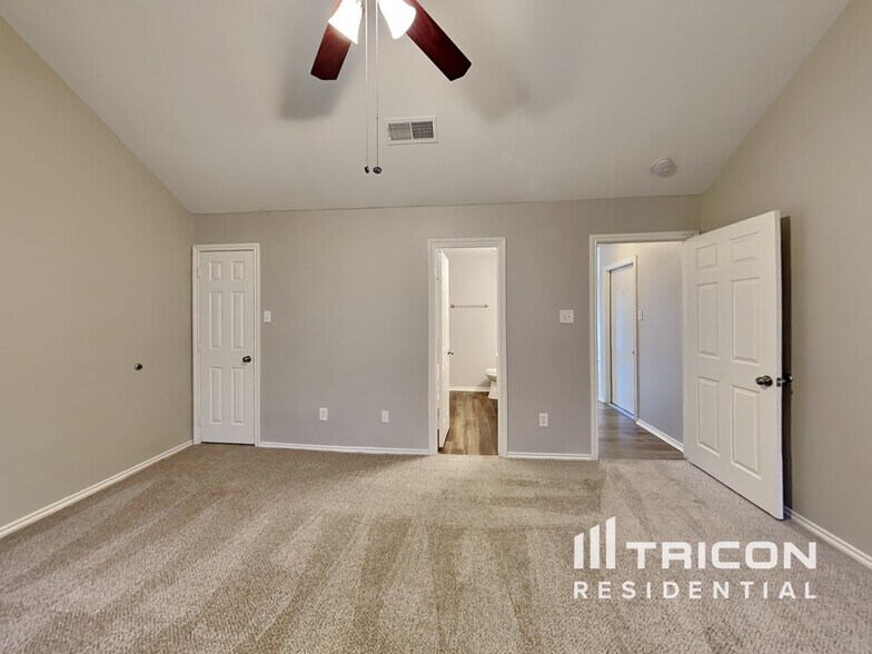 Building Photo - 352 N Beltwoods Dr