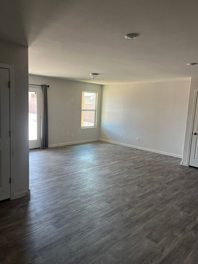 Building Photo - Beautiful Home In Benson, Perfectly Locate...