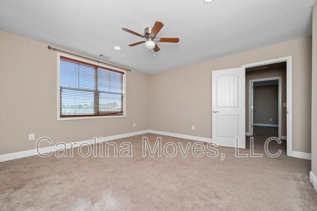 Building Photo - 213B Bell Heather Lane