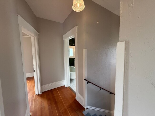 Building Photo - Elegant 2 Bed, 1 Bath Home on South Hill!