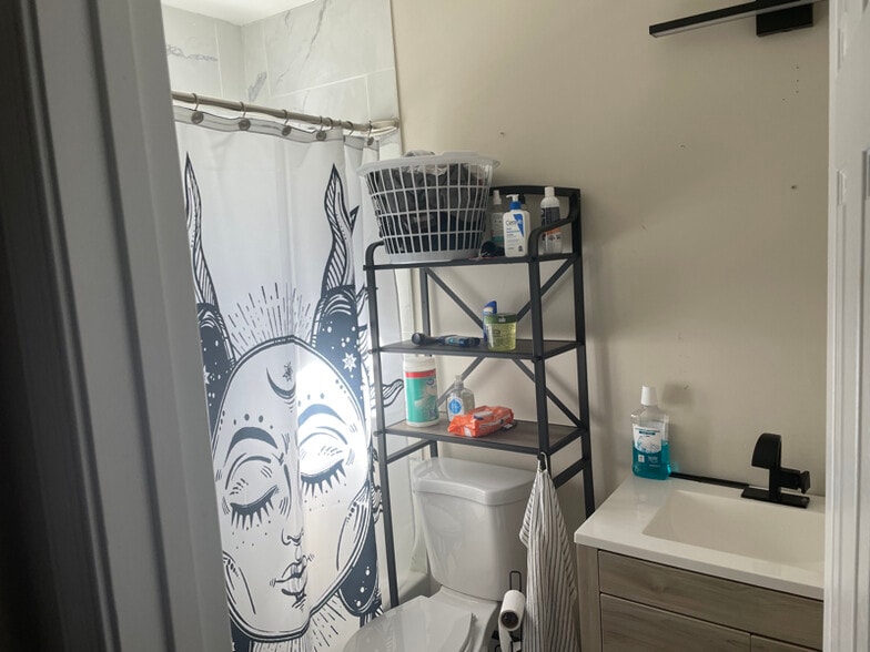 Building Photo - 2414 Cottage Ave