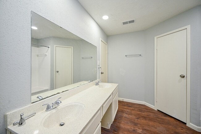 Building Photo - 6715 Greenyard Dr