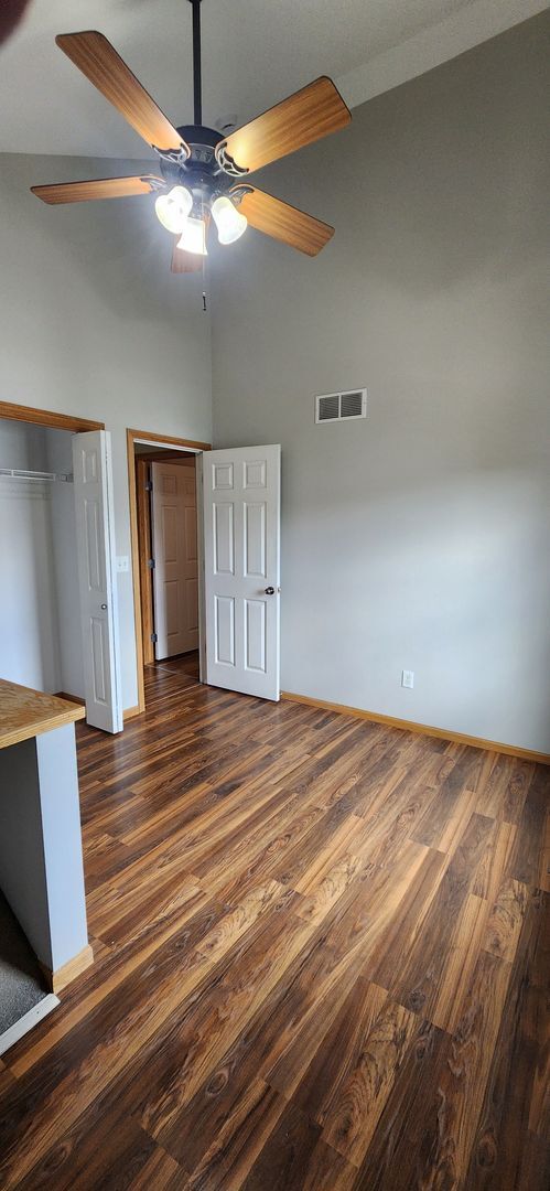 Building Photo - 2 bed 2 Bath Town House
