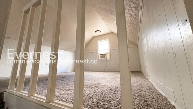 Building Photo - Cozy 2 Bed / 1 Bath Home / Pet-Friendly / Vouchers Accepted / Available Now!