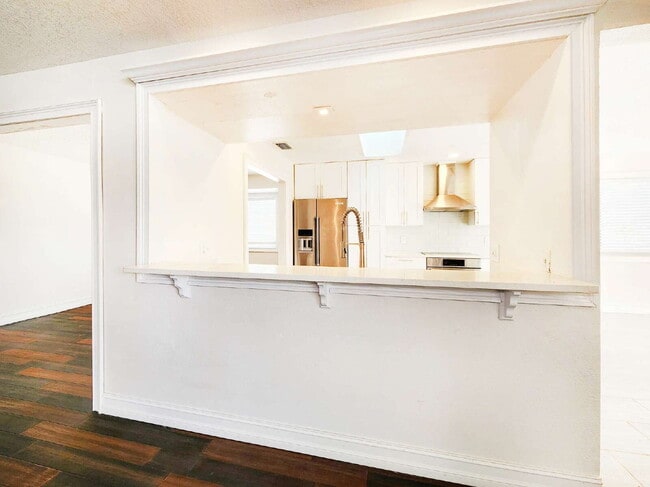 Building Photo - "3-Bed, 3-Bath Gem in New Port Richey with 2,233 Sq Ft of Living Space!"