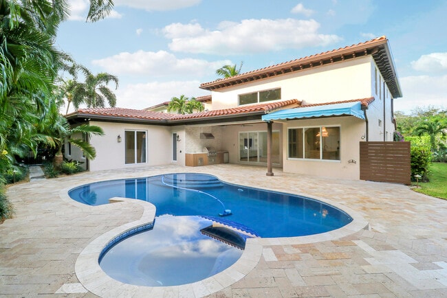 Building Photo - 142 Segovia Way