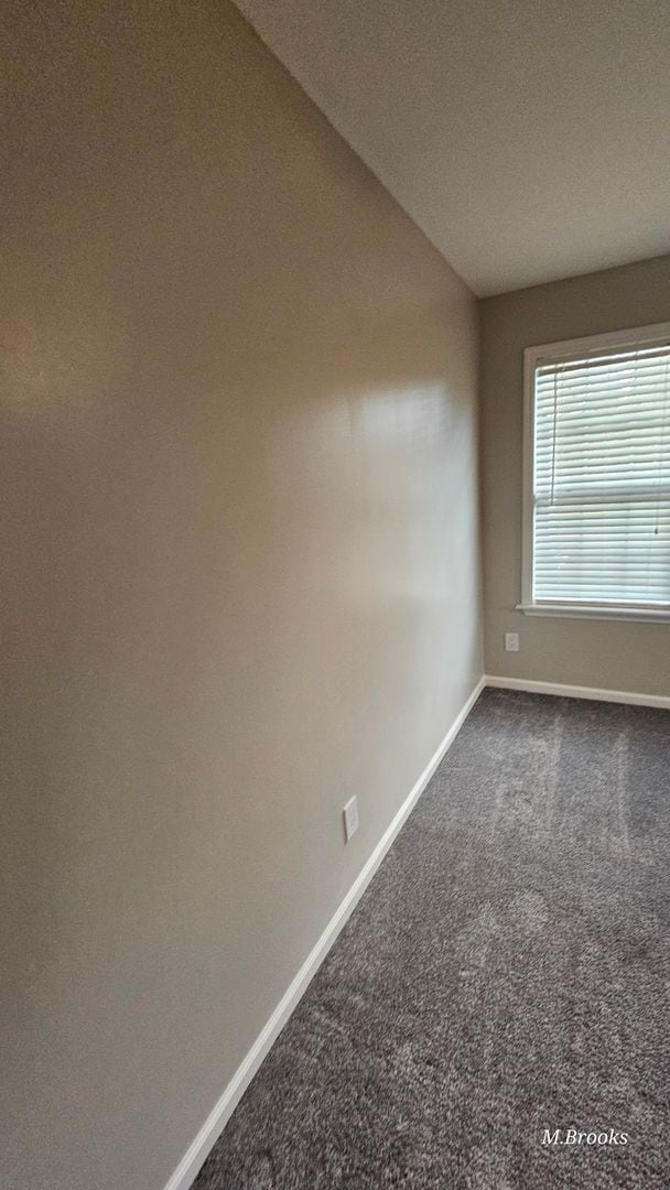 Building Photo - Country living but conveniently located in Kingsgate S/D in North Lowndes County near Moody AFB.