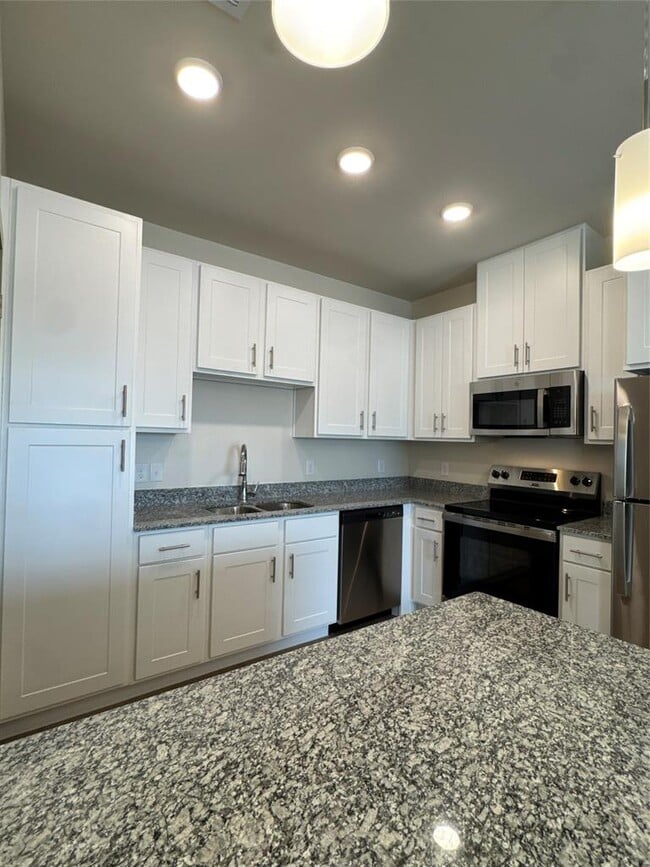 Building Photo - 691 Union Chapel Rd