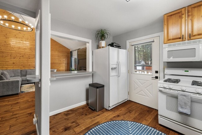 Building Photo - Beautiful Al Tahoe Home in South Lake Taho...