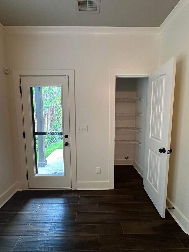Building Photo - 358 Kingston Cir