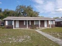 Building Photo - Two-Bedroom Apartment off Lake Howard
