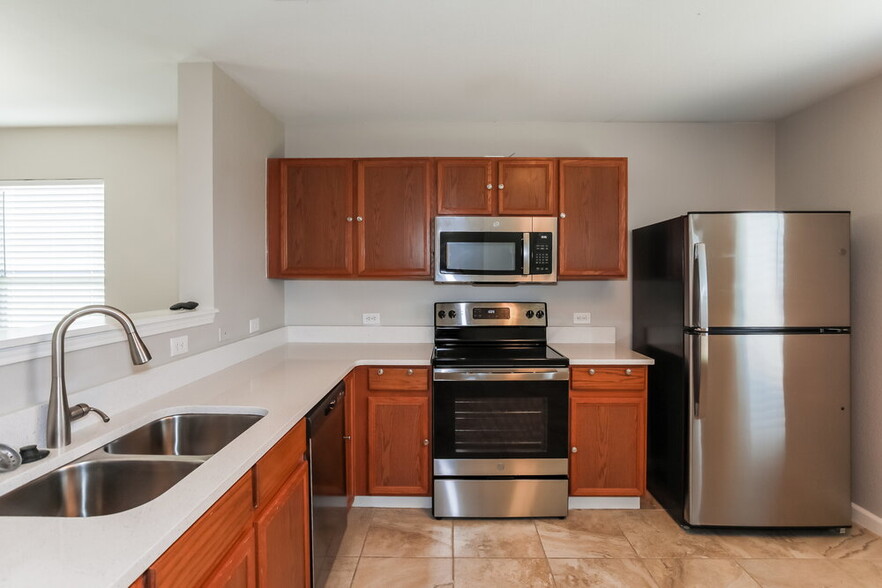 Building Photo - 1016 Fort Apache Dr
