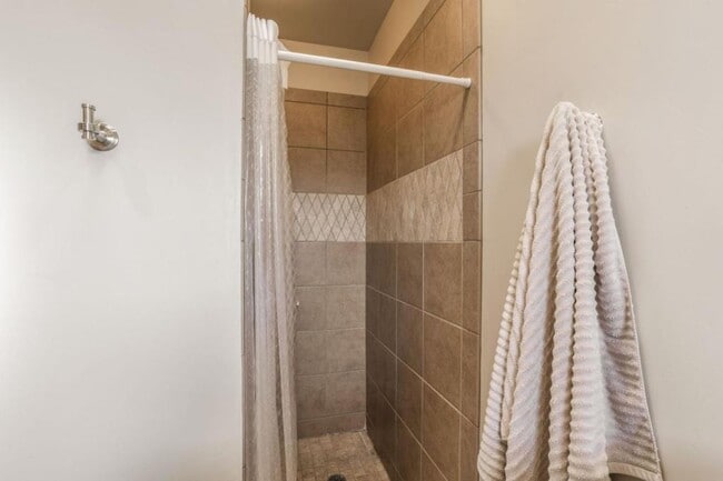 Building Photo - 13415 Pino Ridge Pl NE