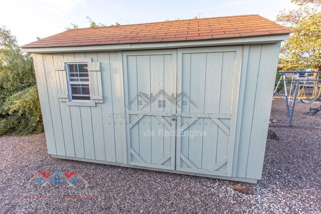 Building Photo - 5706 E Des Moines St