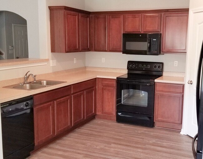 Building Photo - 4 bedroom home with fenced backyard locate...