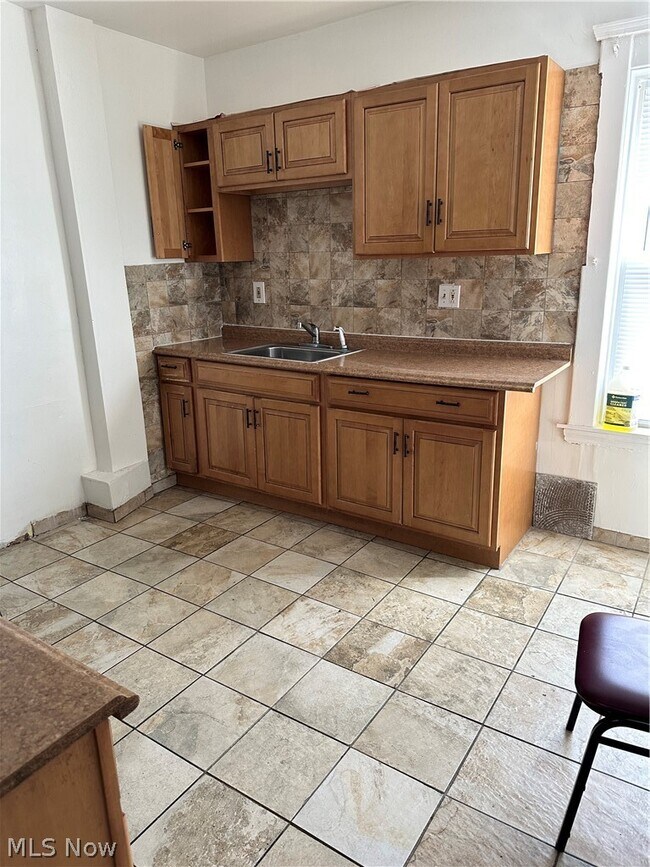 Building Photo - 1418 Wyandotte Ave