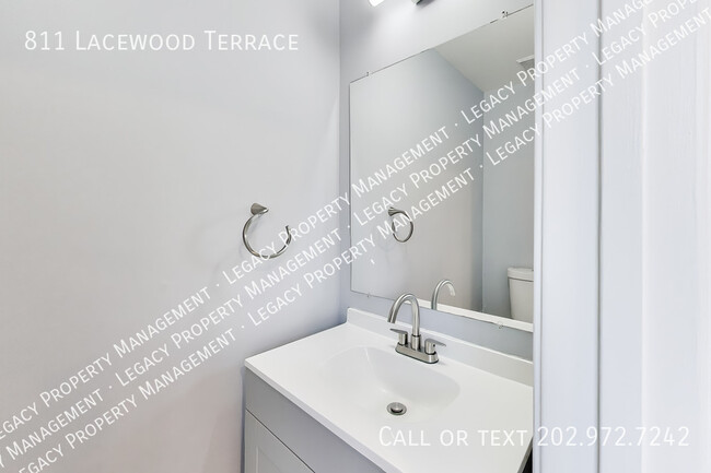 Building Photo - 811 Lacewood Terrace