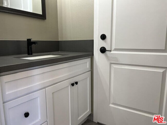 Building Photo - 334 Stepney St