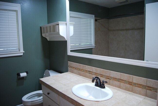 Building Photo - 3 Bed 2 Bath Ranch Style home in Beaverton...