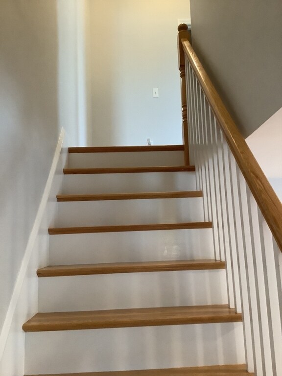 Building Photo - 10 Moulton Ct