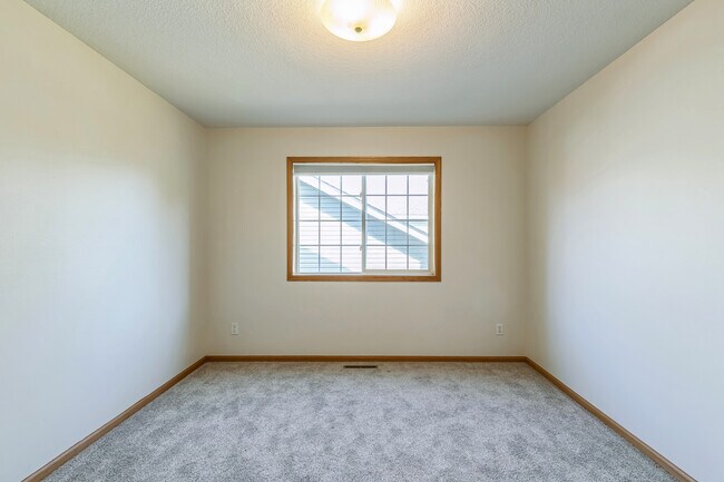 Building Photo - 1008 Oak St