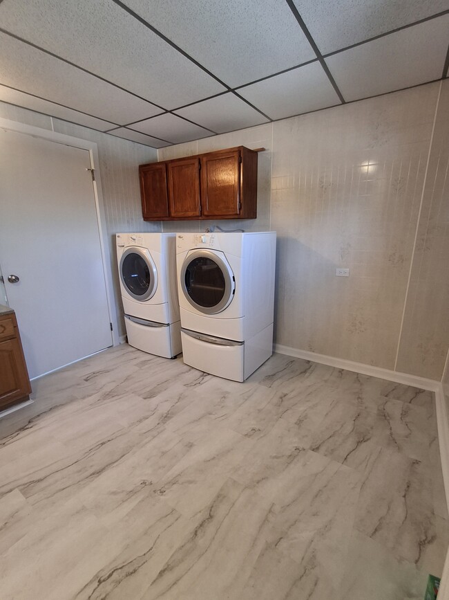 Bathroom 1b - 6711 Bluebird Ln