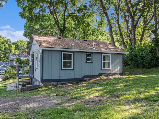 Building Photo - 5102 NE 47th Terrace