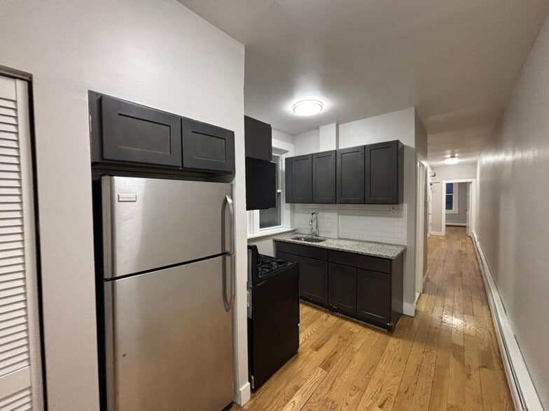 Building Photo - 407 61st St