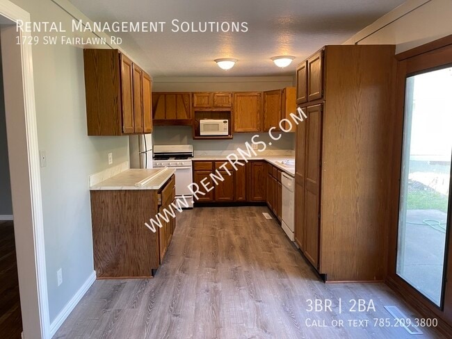 Building Photo - 1729 SW Fairlawn Rd