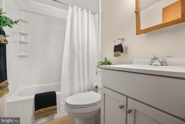 Building Photo - 515 Pleasants Dr