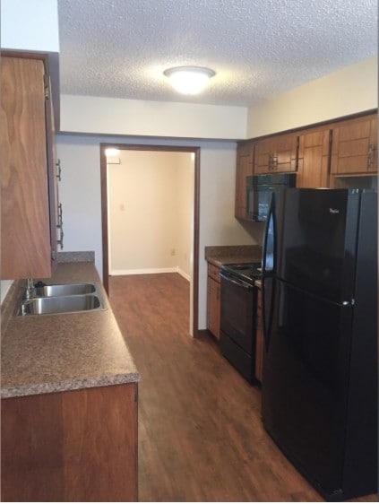 Building Photo - River Valley Realty- Stonehill Apartments