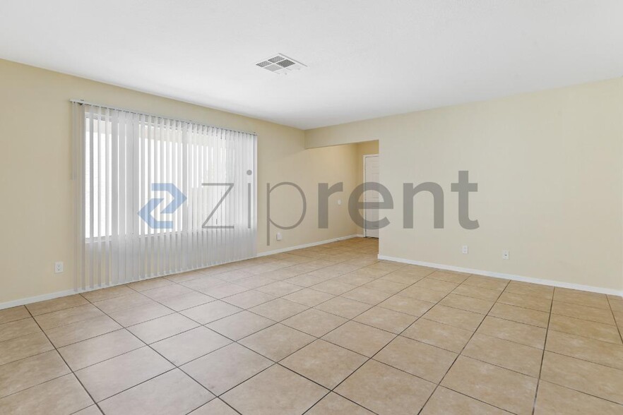 Building Photo - Unit