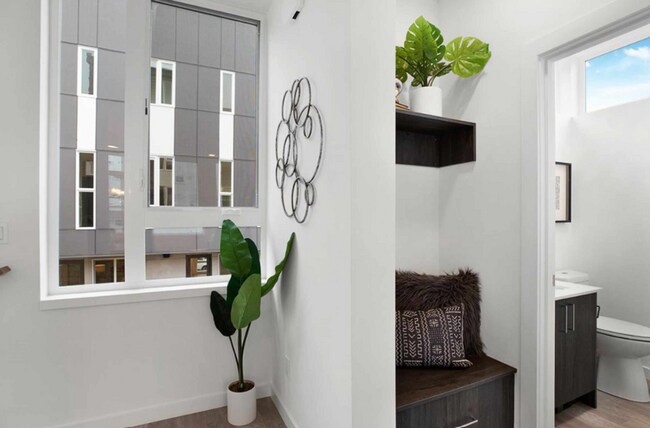 Building Photo - Modern Wallingford/Fremont Home with Rooftop Views & Designer Finishes