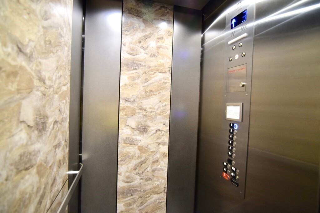 Building Photo - 33 Beacon St