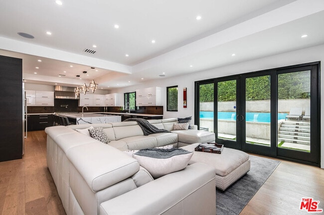 Building Photo - 13378 Contour Dr