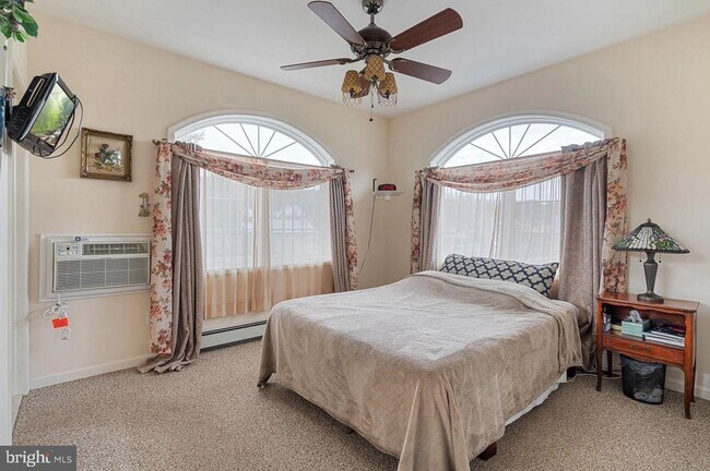 Building Photo - 308-310 E State St