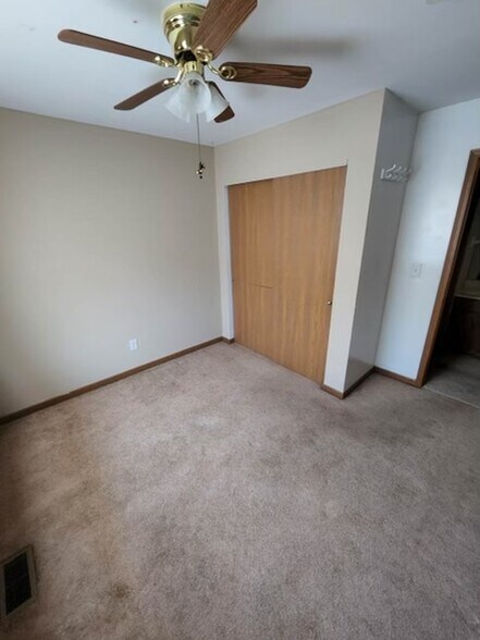 Building Photo - 624 Palisades Dr