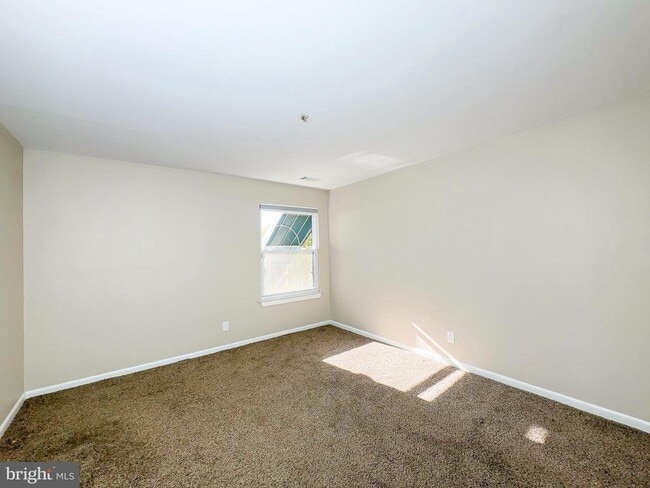 Building Photo - 13405 Shady Knoll Dr