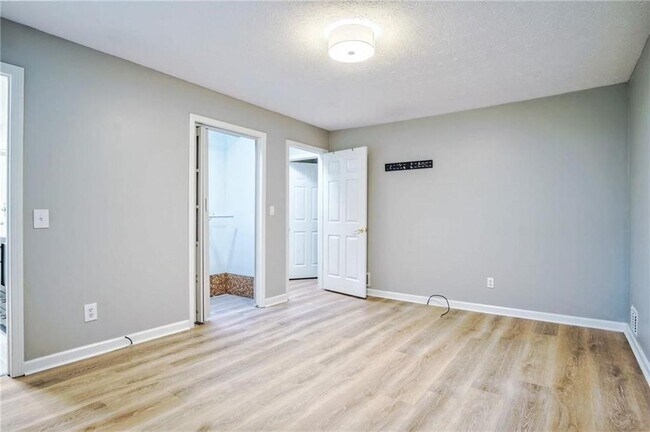 Building Photo - 3888 Viking Ct NW
