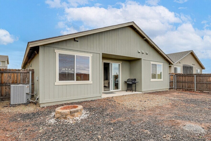 Building Photo - 12281 Pegasus Rd