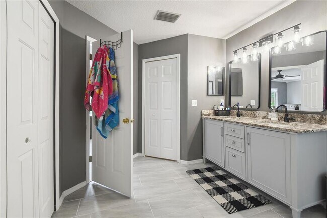 Building Photo - 19426 Sandy Springs Cir