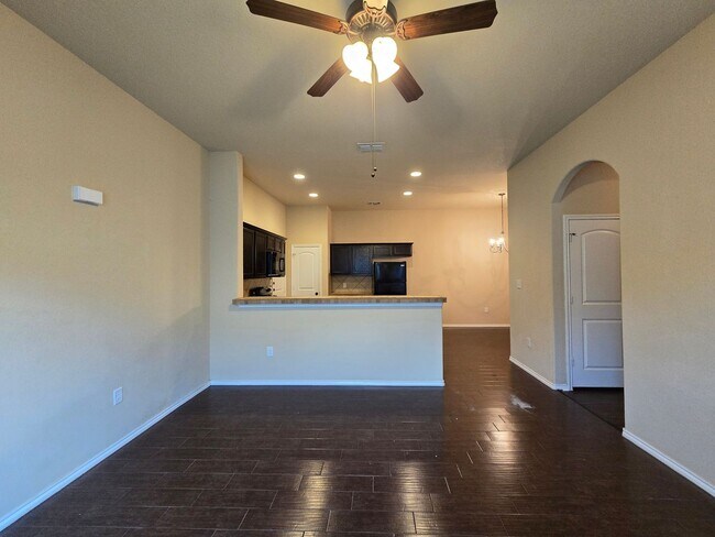 Building Photo - 3/2/2 Duplex Close To Creekside Shopping C...