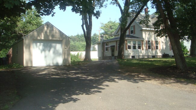 Building Photo - 818 Amesbury Rd