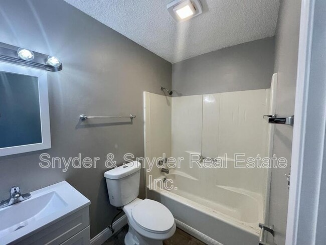 Building Photo - 2605 Terrace Ave