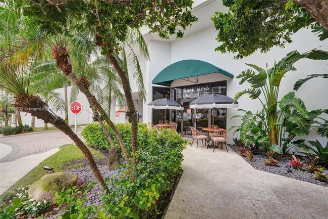Building Photo - 20281 E Country Club Dr