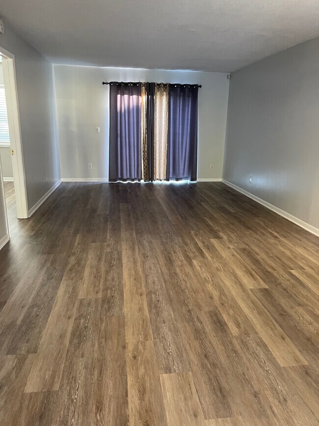 Building Photo - 817 Orchid Springs Dr