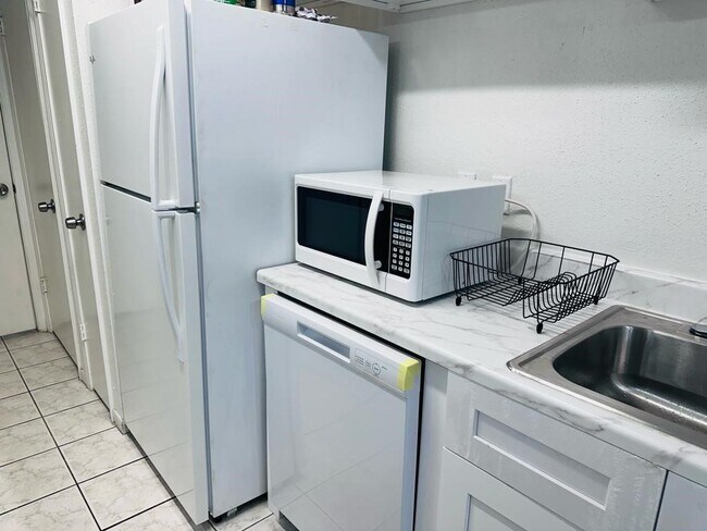 Building Photo - 2750 Holly Hall St