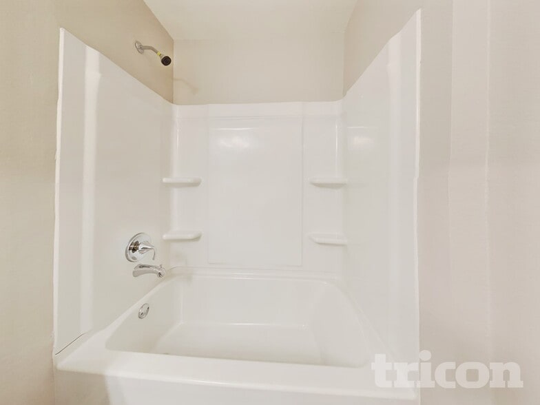 Building Photo - 2631 Green Leaf Way