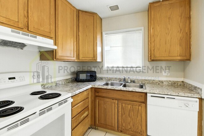 Building Photo - 15th Ave_4Plex